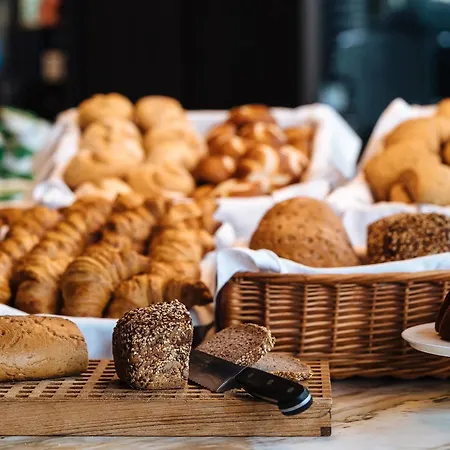 One Hauptbahnhof Hotel