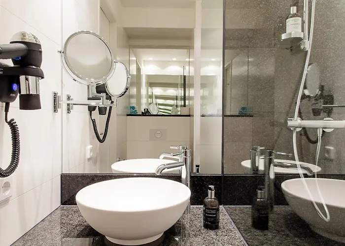 One Hauptbahnhof 3* Дюссельдорф