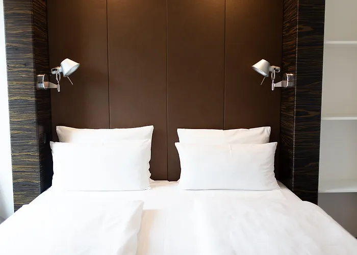 Hotel One Hauptbahnhof 3*