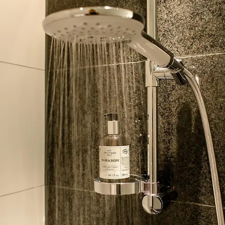 One Hauptbahnhof מלון